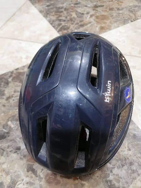 B TWIN Helmet 2