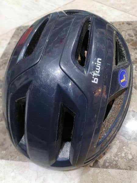 B TWIN Helmet 3