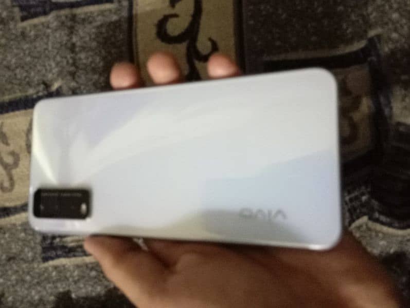 Vivo Y20 4/64 A1 condition and box charger available 2