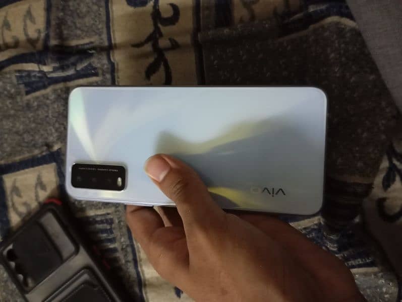 Vivo Y20 4/64 A1 condition and box charger available 6