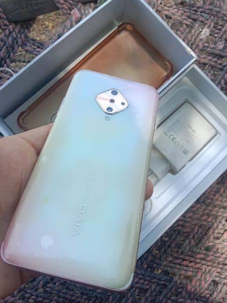 vivo s1 pro 10/10 with complete box lunch condition 2