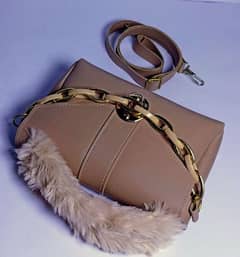 Women's chunky chain purse with fur 0