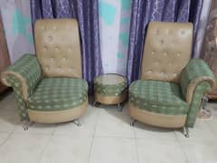 2 sofas with table