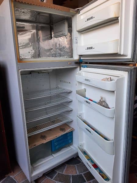 Dawlance Glass Door Full Size Refrigerator 9