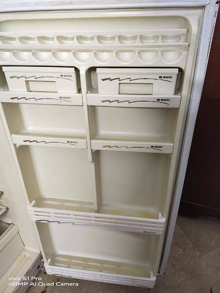 wave ki fridge sell karhi hn working condition hai 3
