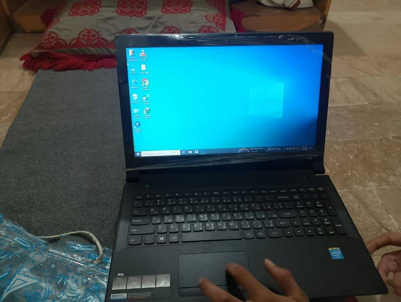 new laptop only 3 months use pani pack len or chlay 1