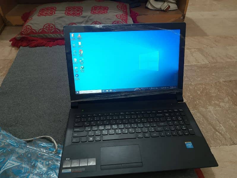 new laptop only 3 months use pani pack len or chlay 2