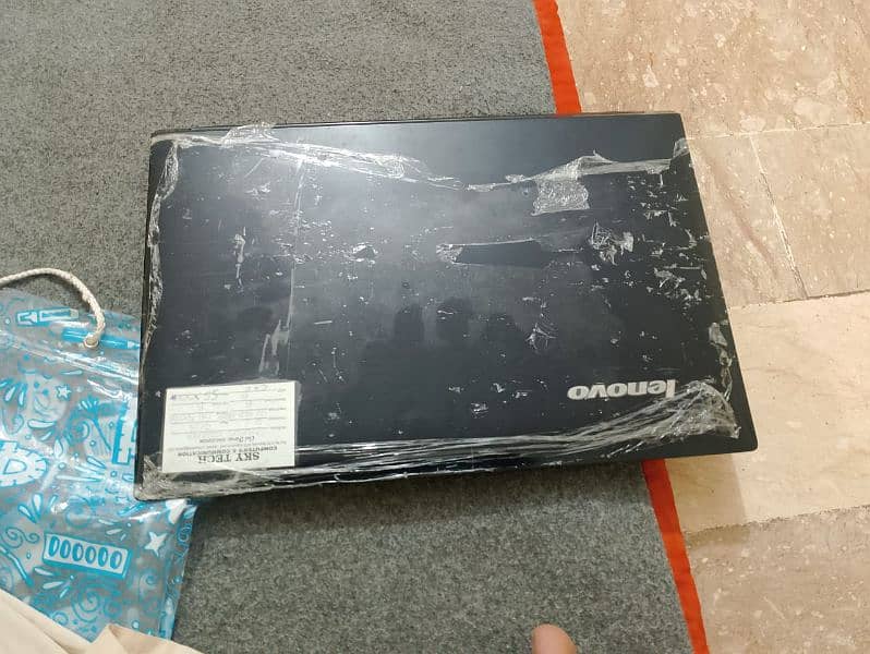 new laptop only 3 months use pani pack len or chlay 3