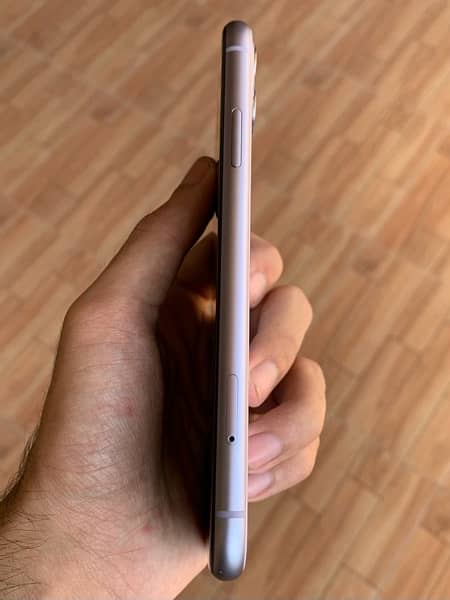 iPhone 11 128gb PTA Approved 8