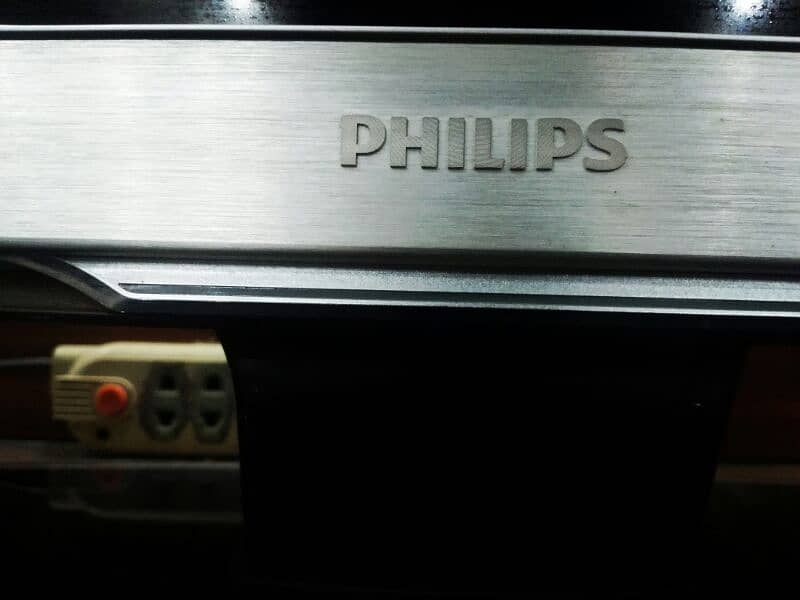 Philips LCD tv 42 inches 2