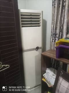 Gree 2 ton air conditioner Cabinet 10/10 Lush Condition AC