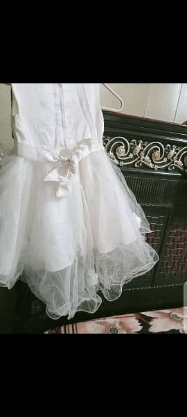 white tail frock in good condition 1