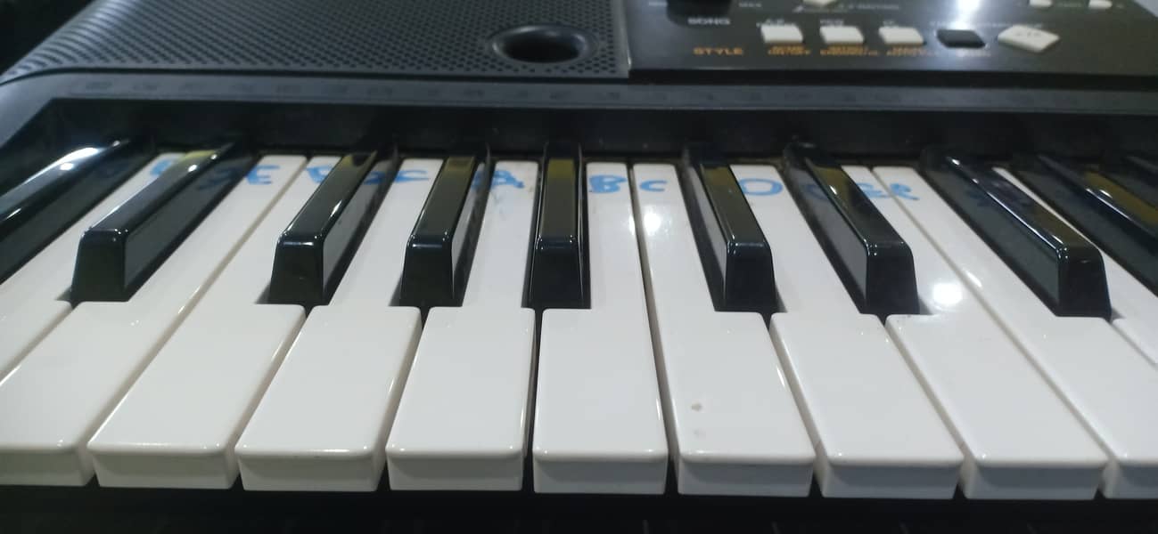 Yamaha piano e 233 excellent condition 2