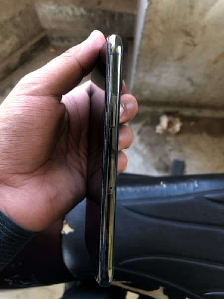 Iphone 11 pro 256gb PTA Approved 1