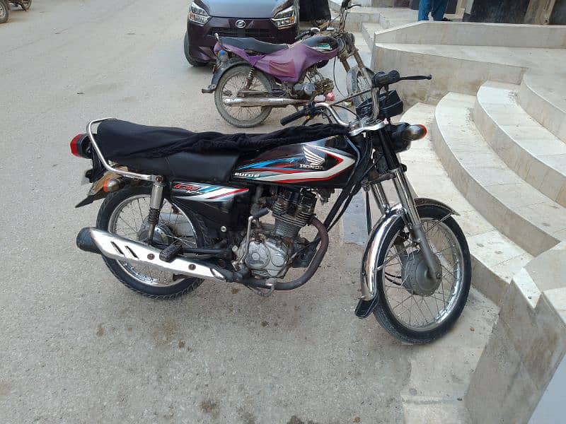 Honda CG 125 2015 black Karachi num 1