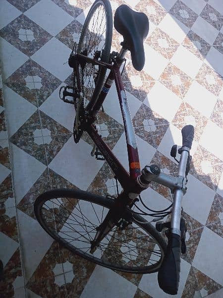 branded bicycle for urgent sale totally Aluminium made 2