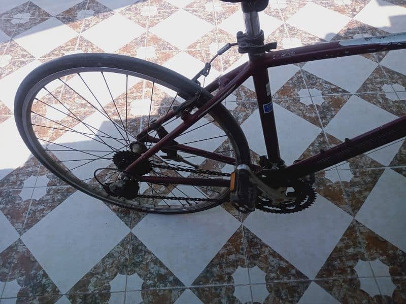 branded bicycle for urgent sale totally Aluminium made 4