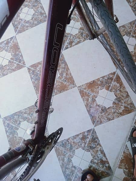 branded bicycle for urgent sale totally Aluminium made 6