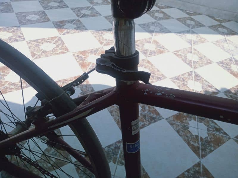 branded bicycle for urgent sale totally Aluminium made 8