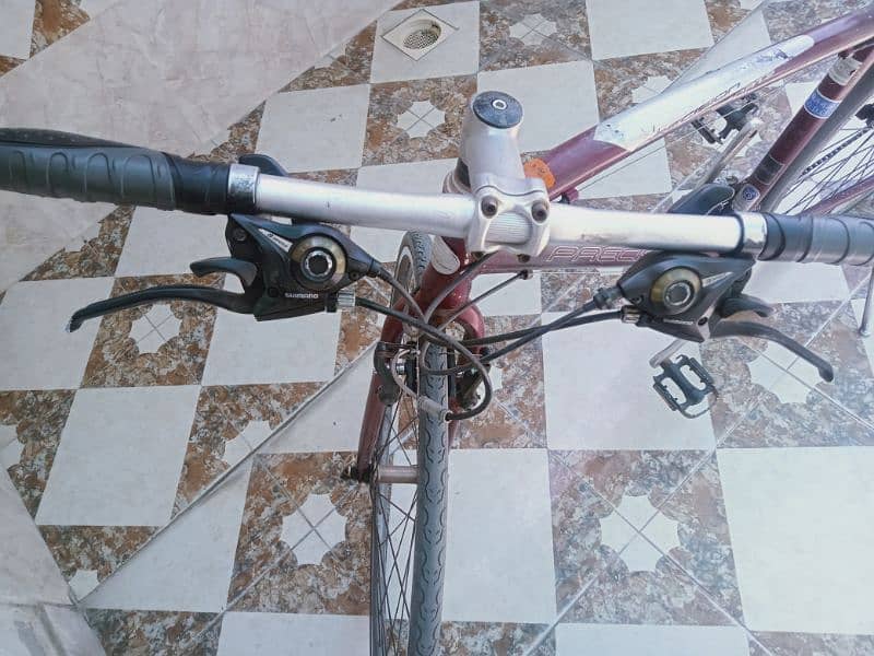 branded bicycle for urgent sale totally Aluminium made 9