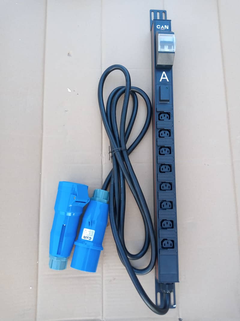 PDU, 8 Ports, C13, 32A, 8000W 0