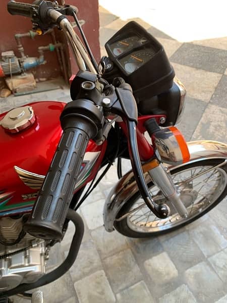 Honda 125 bike for sell in excellent condition 4