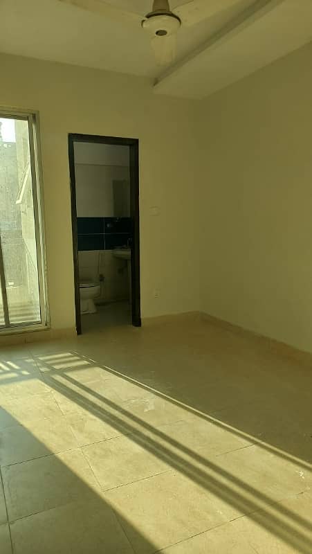 Flat All Facilities Available For Sale 6
