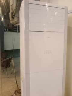 Gree 3 ton Dc inverter Only 3 months used Condition 10/10 Demand 350,0