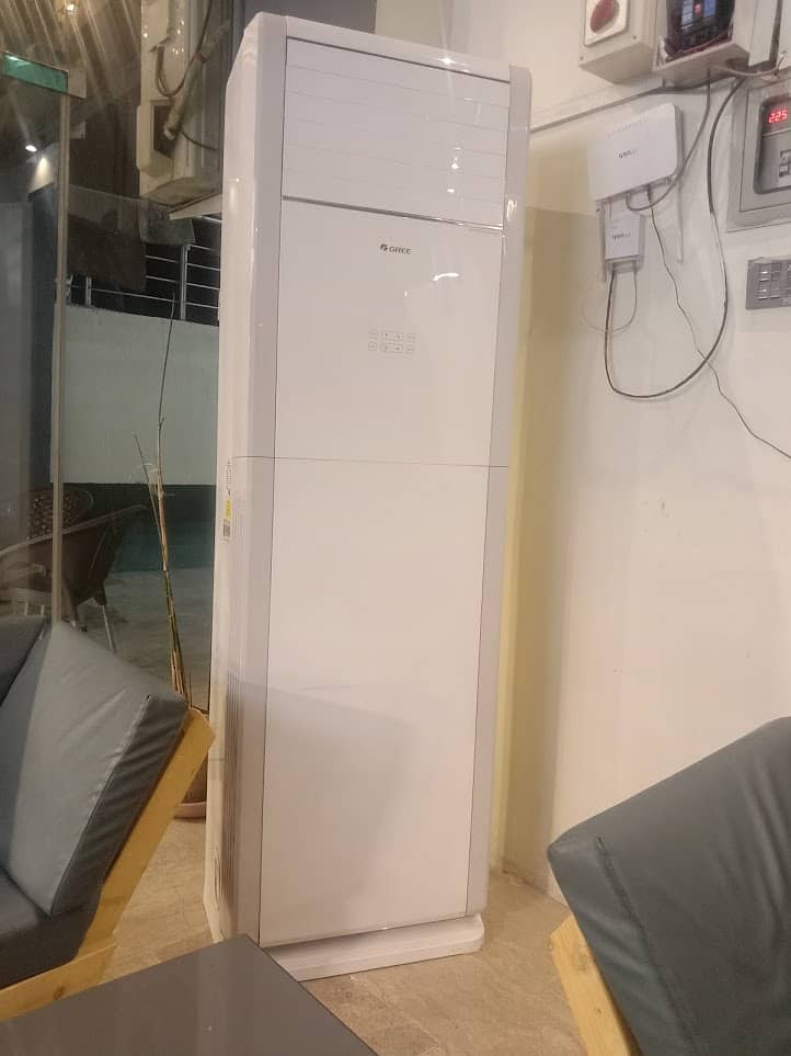 Gree 3 ton Dc inverter Only 3 months used Condition 10/10 Demand 350,0 2