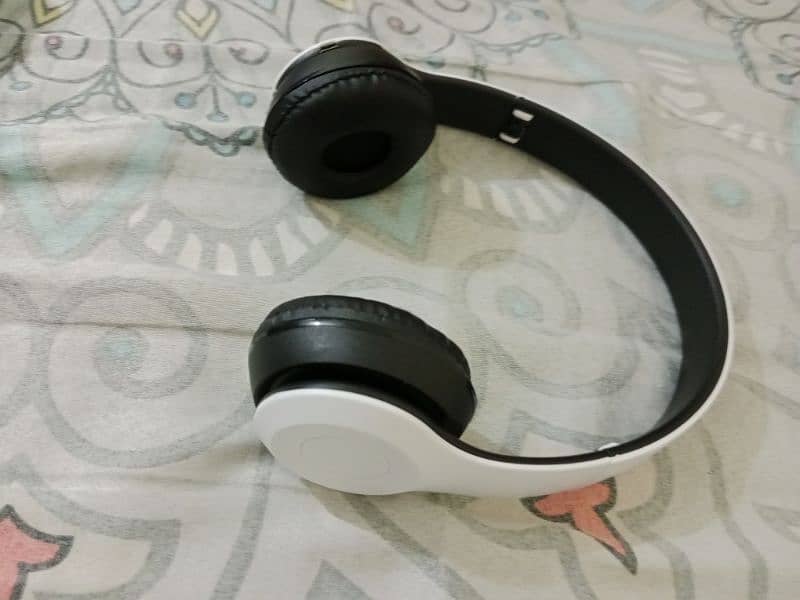 P47 Wireless Headphones 3