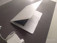 Apple MacBook Air 2015 0