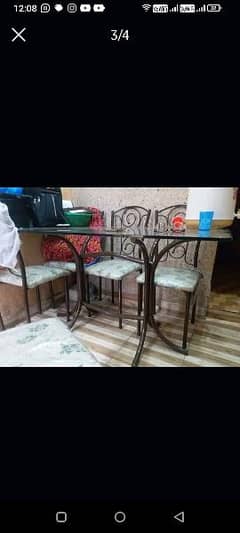dinning table good condition