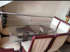 Dinning table in excellent condition 0
