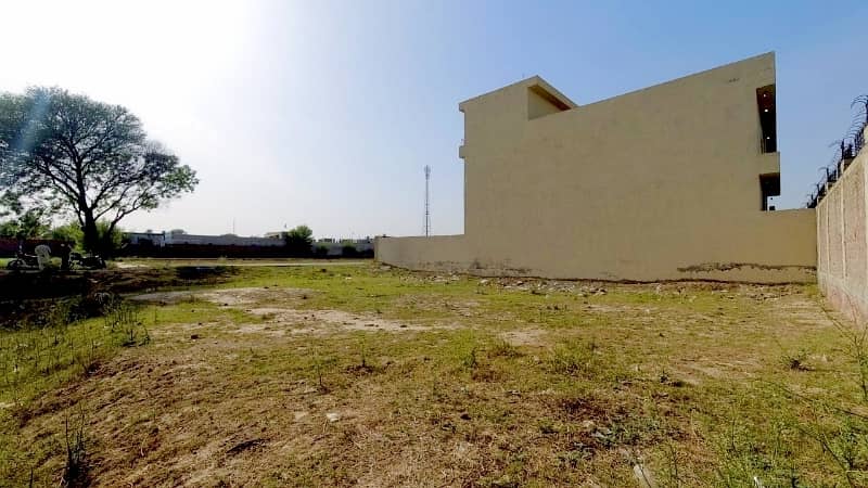 Prime Location 10 Marla Residential Plot Is Available For Sale 10
