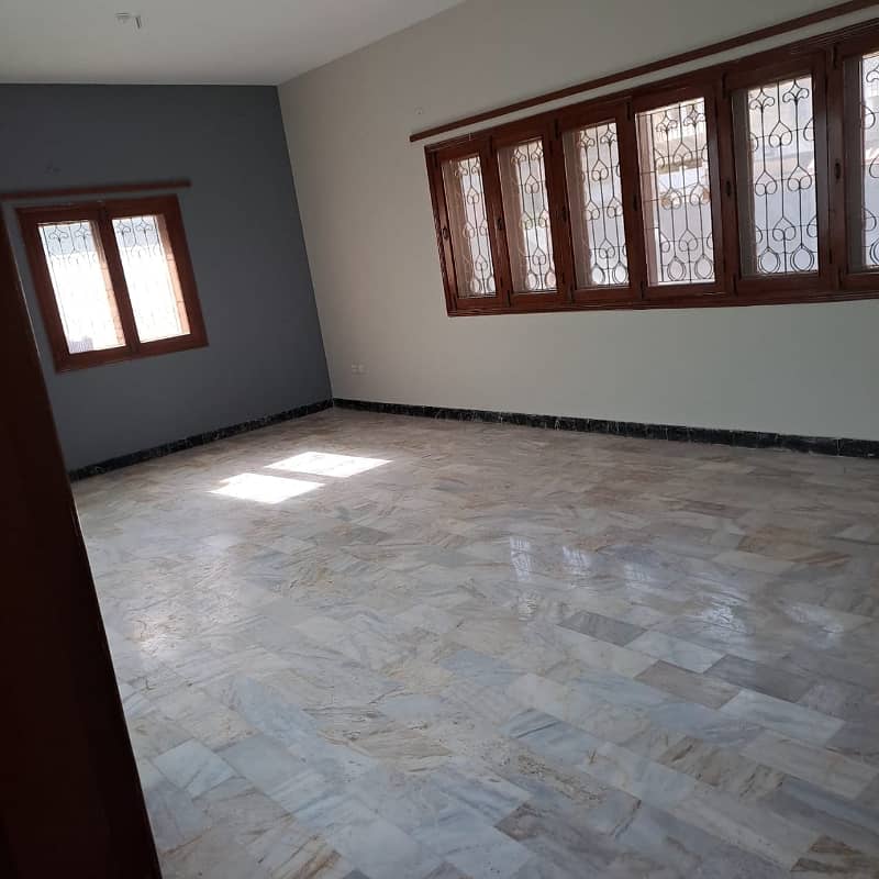 Prime Location 400 Square Yards House Situated In Gulshan-e-Iqbal - Block 13/D For rent 2