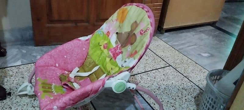 baby bouncer in perfect condition 3