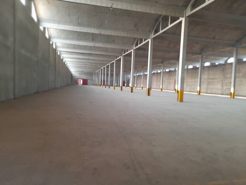 One Hundred Thousand Sq Feet Warehouse Vacant For Rent 14