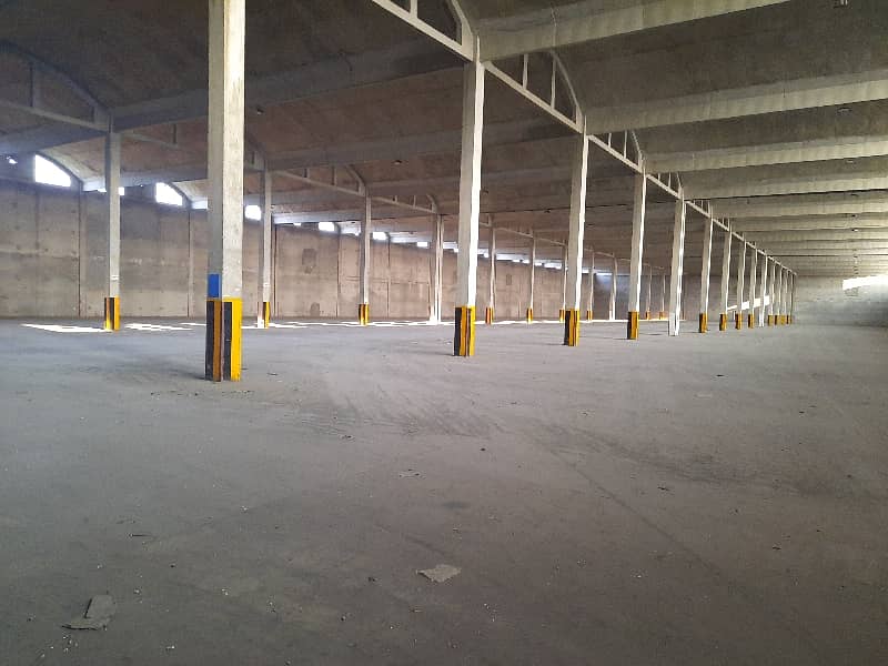 One Hundred Thousand Sq Feet Warehouse Vacant For Rent 25