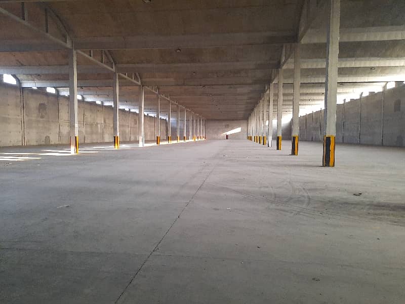 One Hundred Thousand Sq Feet Warehouse Vacant For Rent 26