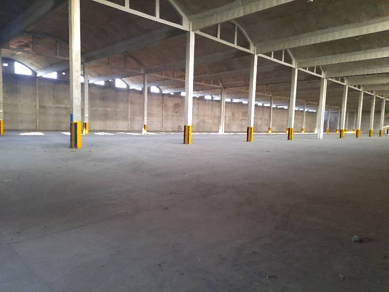 One Hundred Thousand Sq Feet Warehouse Vacant For Rent 33