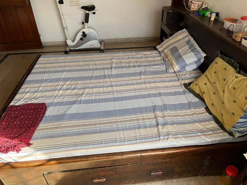 Queen Size Bed With Side Tables - Without Mattress. 4