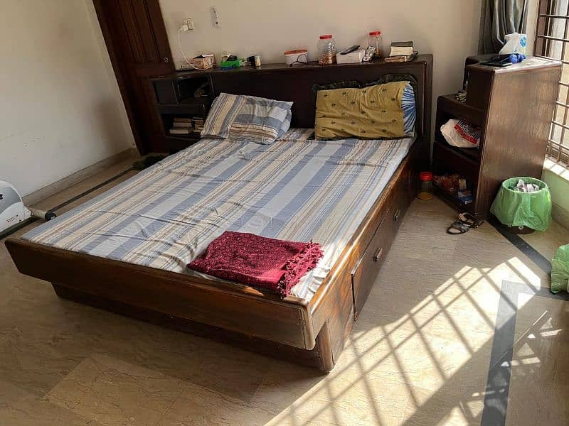 Queen Size Bed With Side Tables - Without Mattress. 5