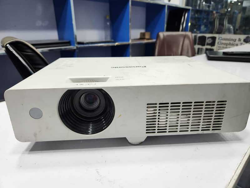 Used & New Projectors 6