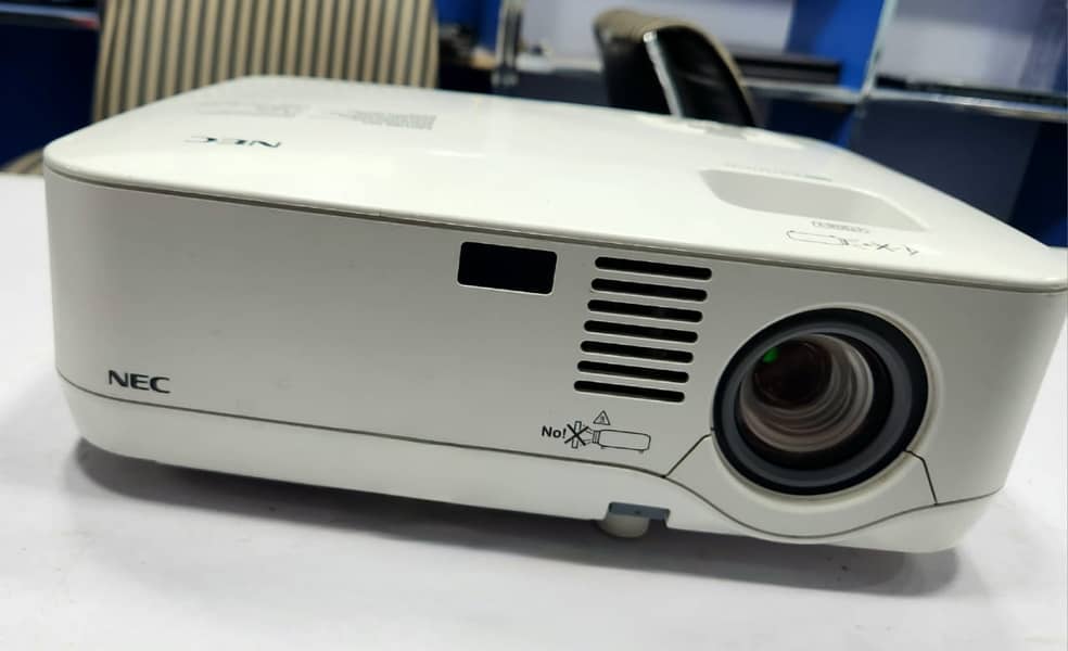 Used & New Projectors 12