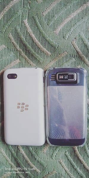 Blackberry Q5 , Nokia E72 1
