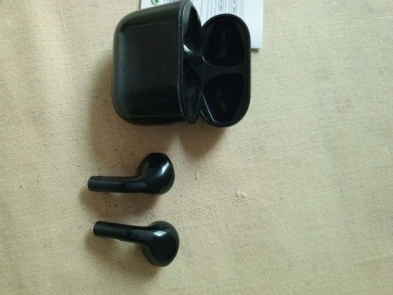 pro 4 earbuds 3