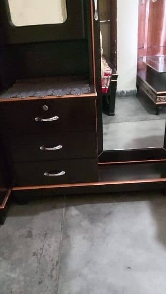 dressing table and cntr table for sale whats aap 0349.1215. 068 2