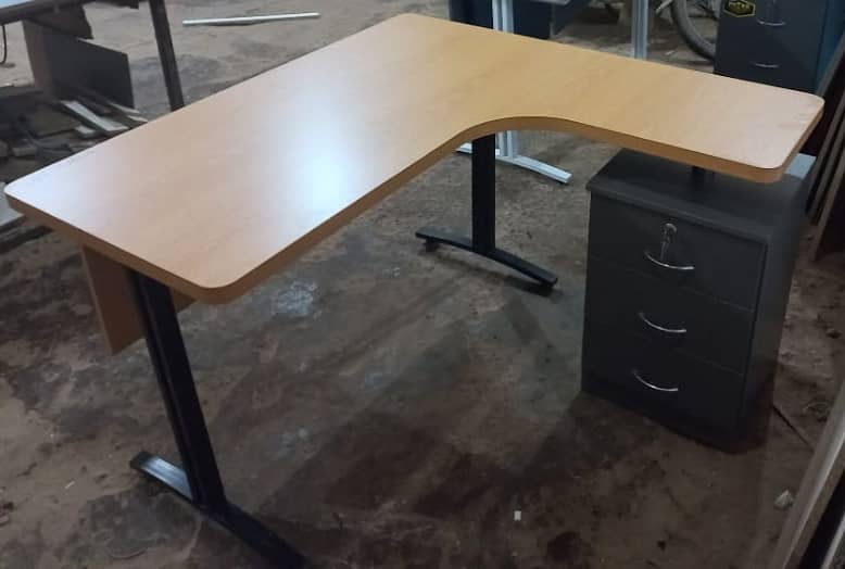 chair/office furniture/Computer table/Gaming/workstations/study Tables 3