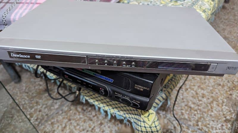 Dawlance CD player and LG VCR player 1