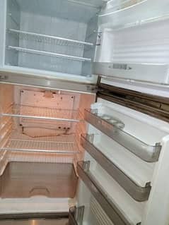 Dawlance medium size fridge working perfectly 03004102439